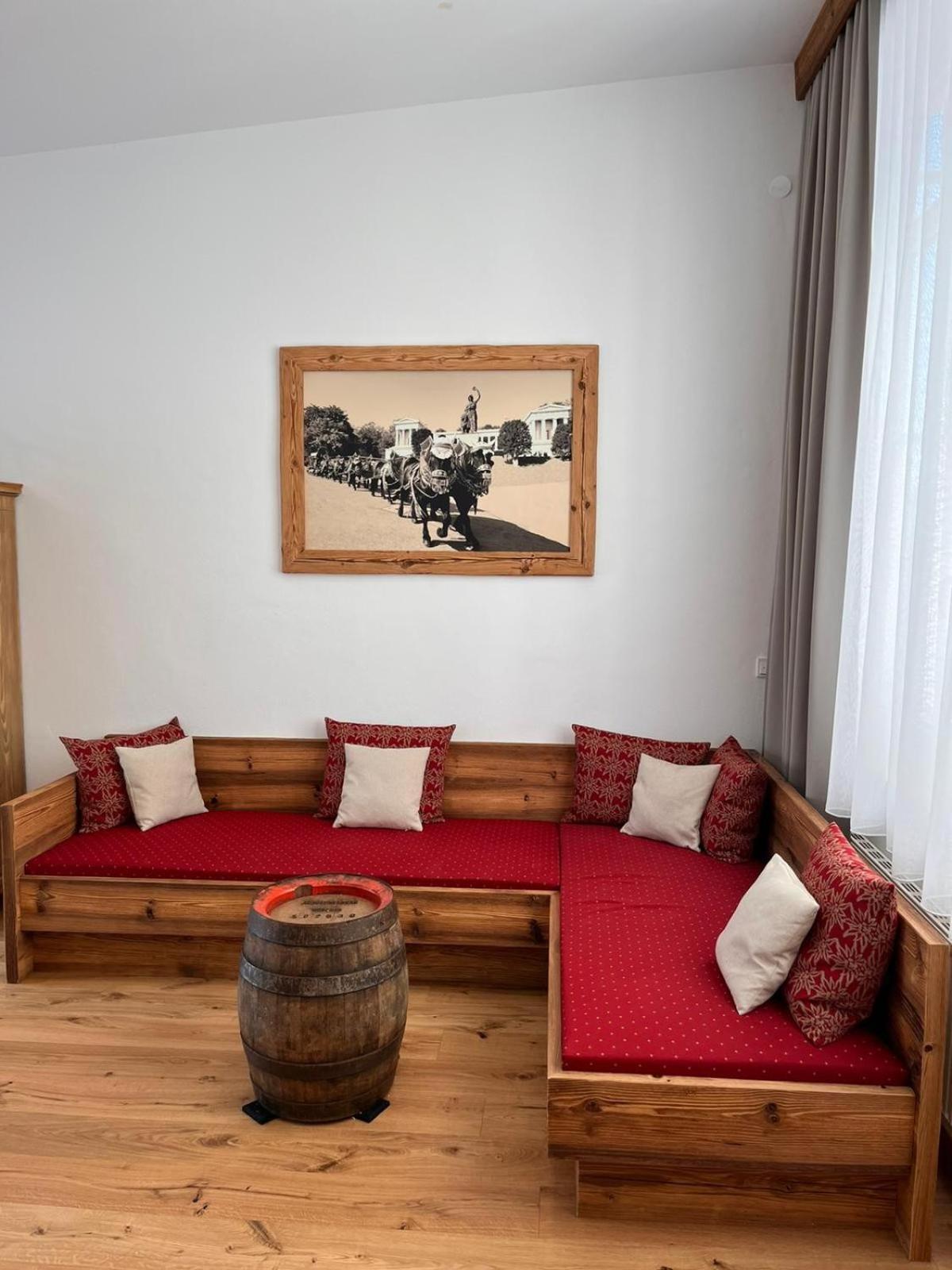 Hotel Almwirt Haar  Luaran gambar